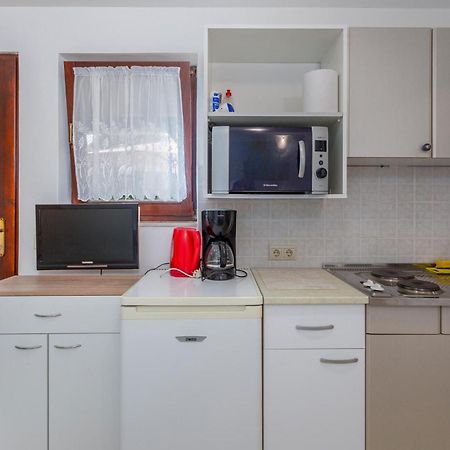 Nice Apartment In Omisalj With Wifi Εξωτερικό φωτογραφία