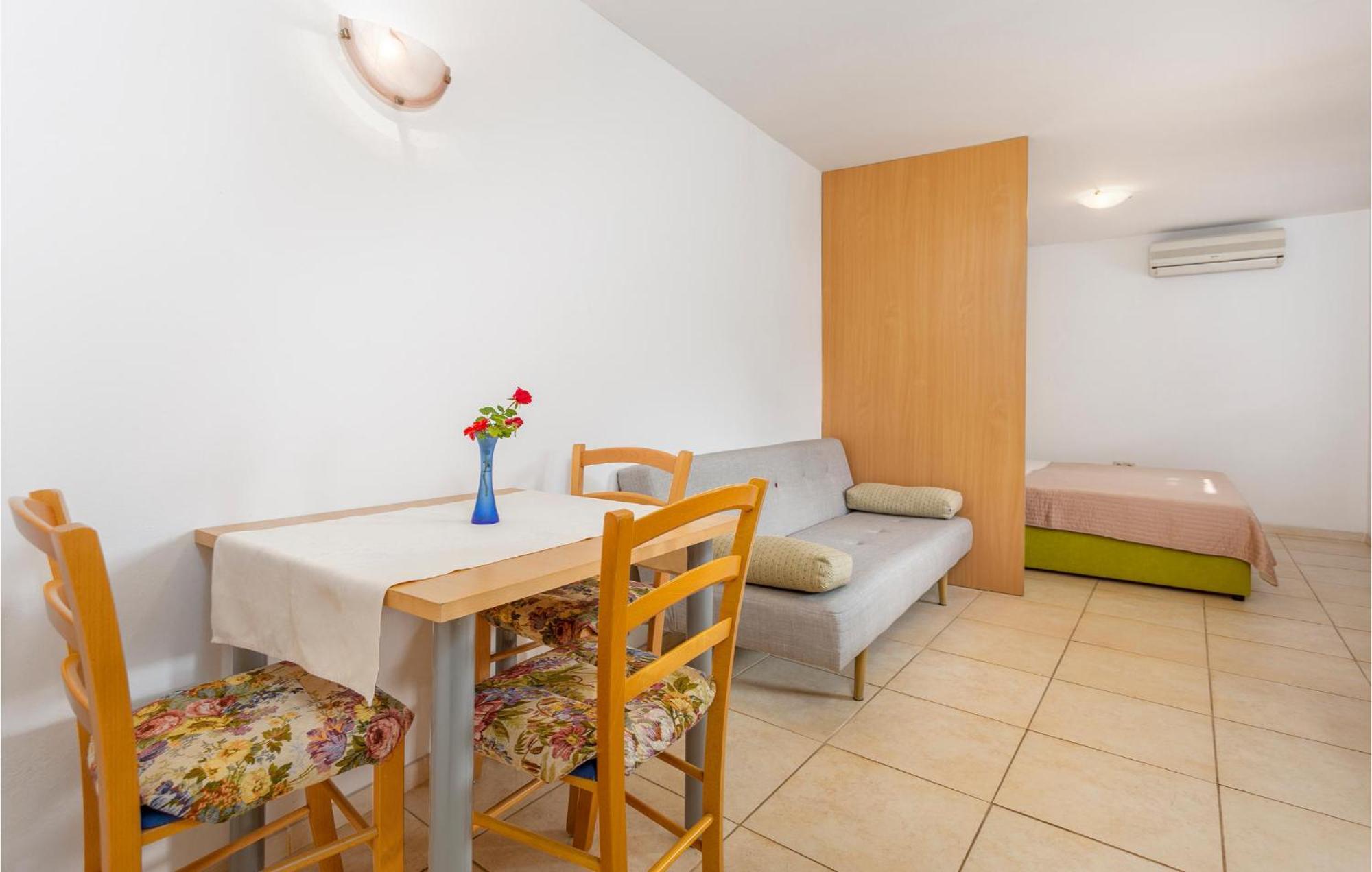 Nice Apartment In Omisalj With Wifi Εξωτερικό φωτογραφία