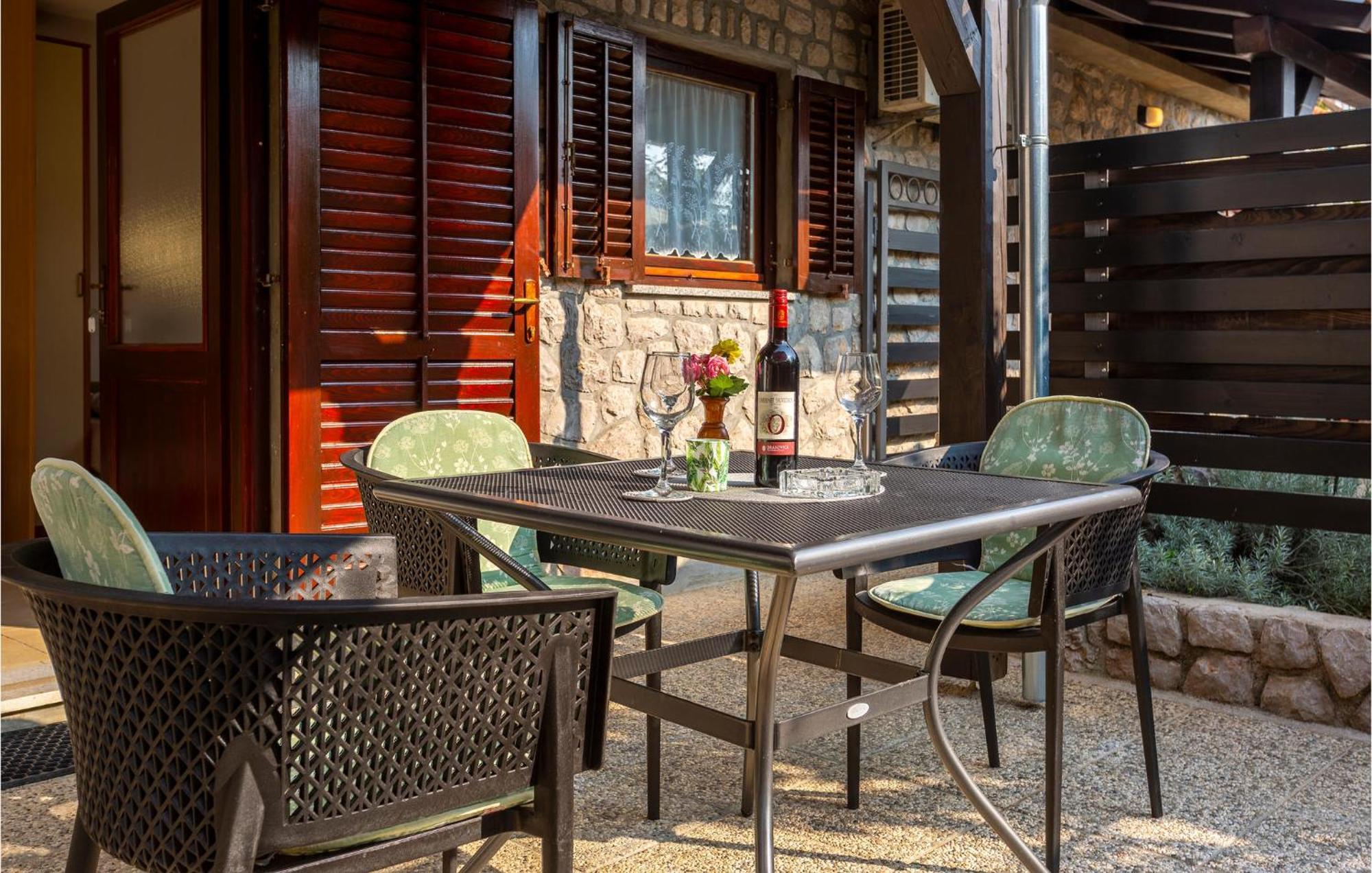 Nice Apartment In Omisalj With Wifi Εξωτερικό φωτογραφία
