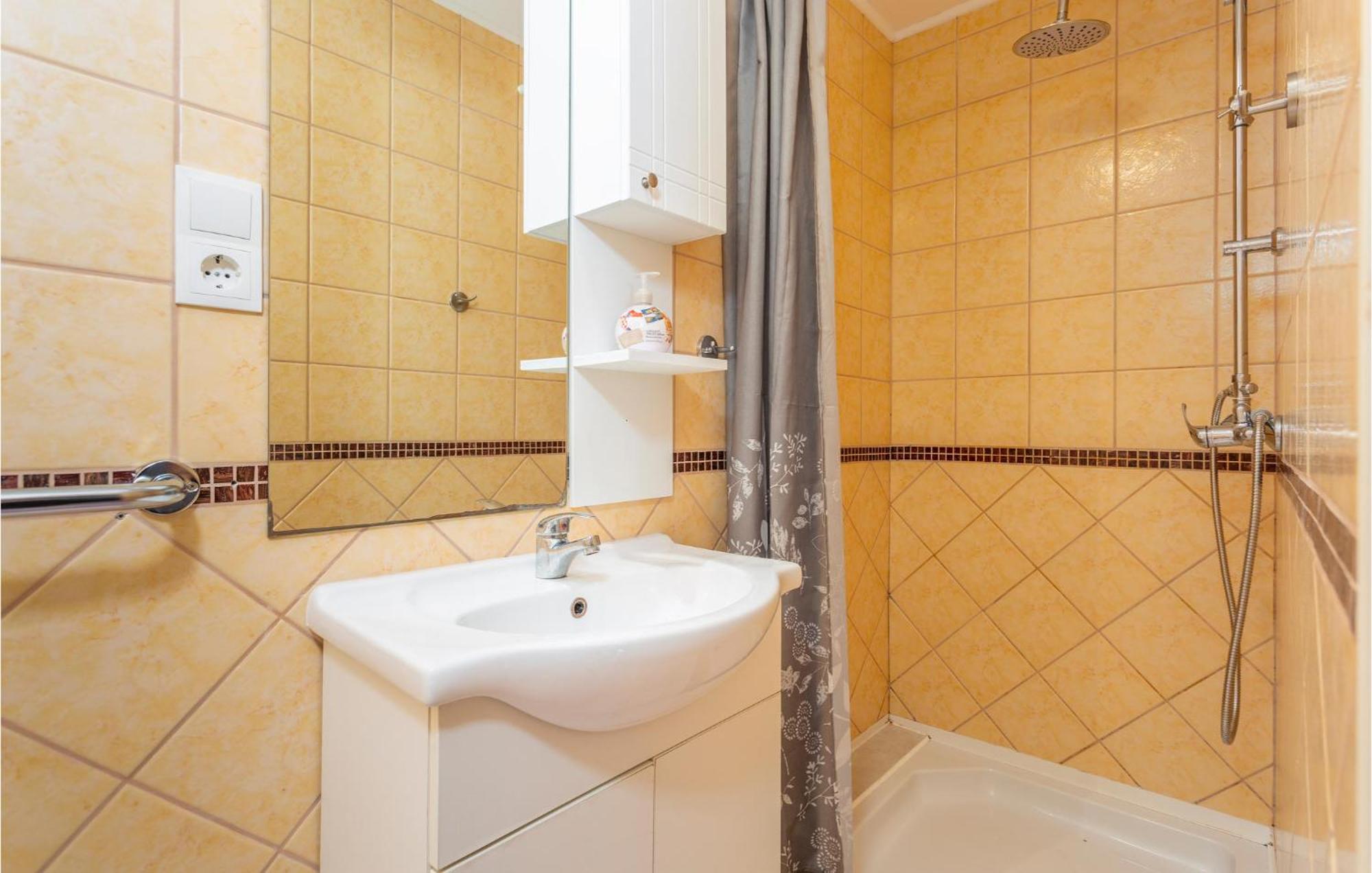 Nice Apartment In Omisalj With Wifi Εξωτερικό φωτογραφία