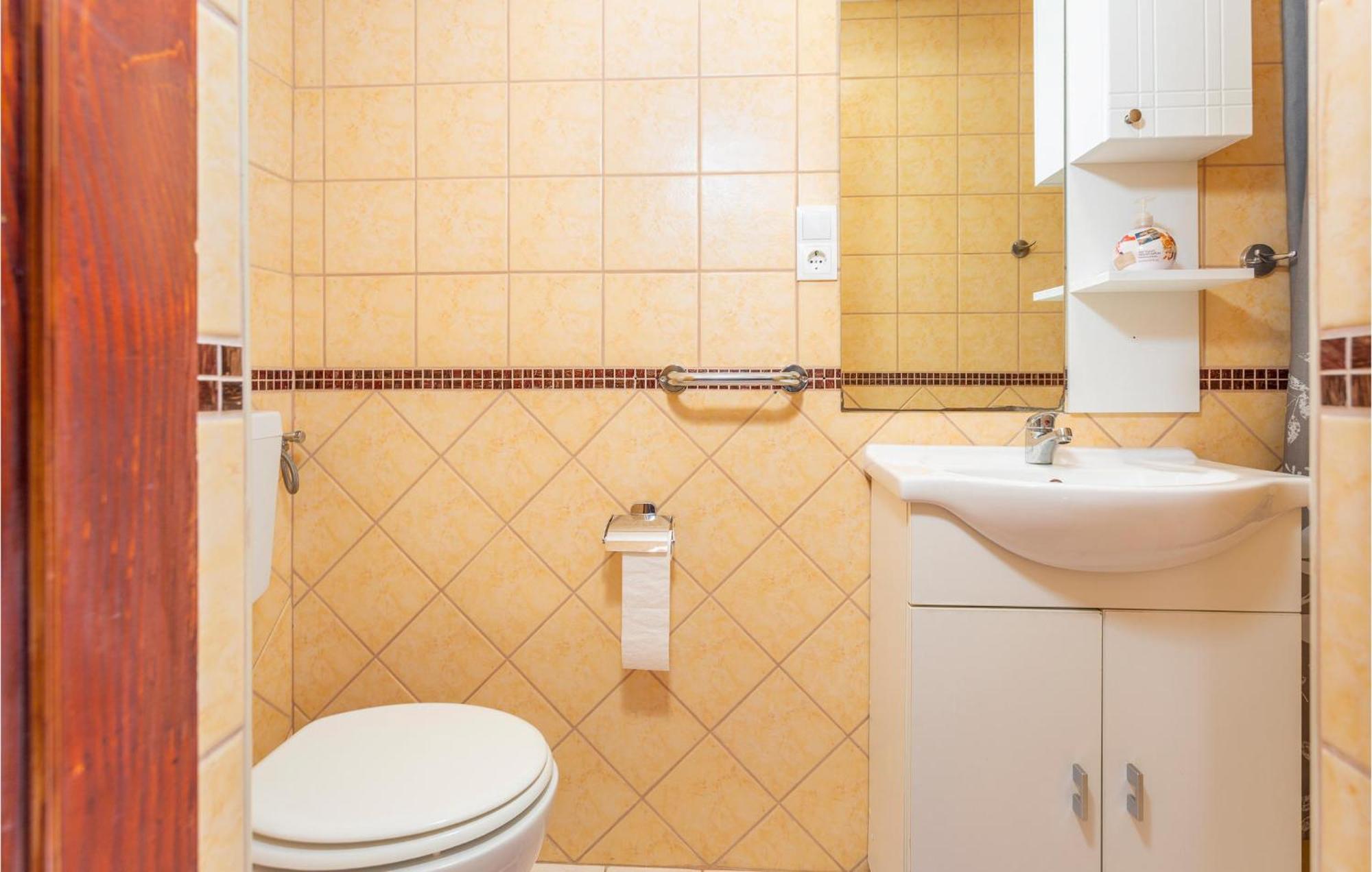 Nice Apartment In Omisalj With Wifi Εξωτερικό φωτογραφία