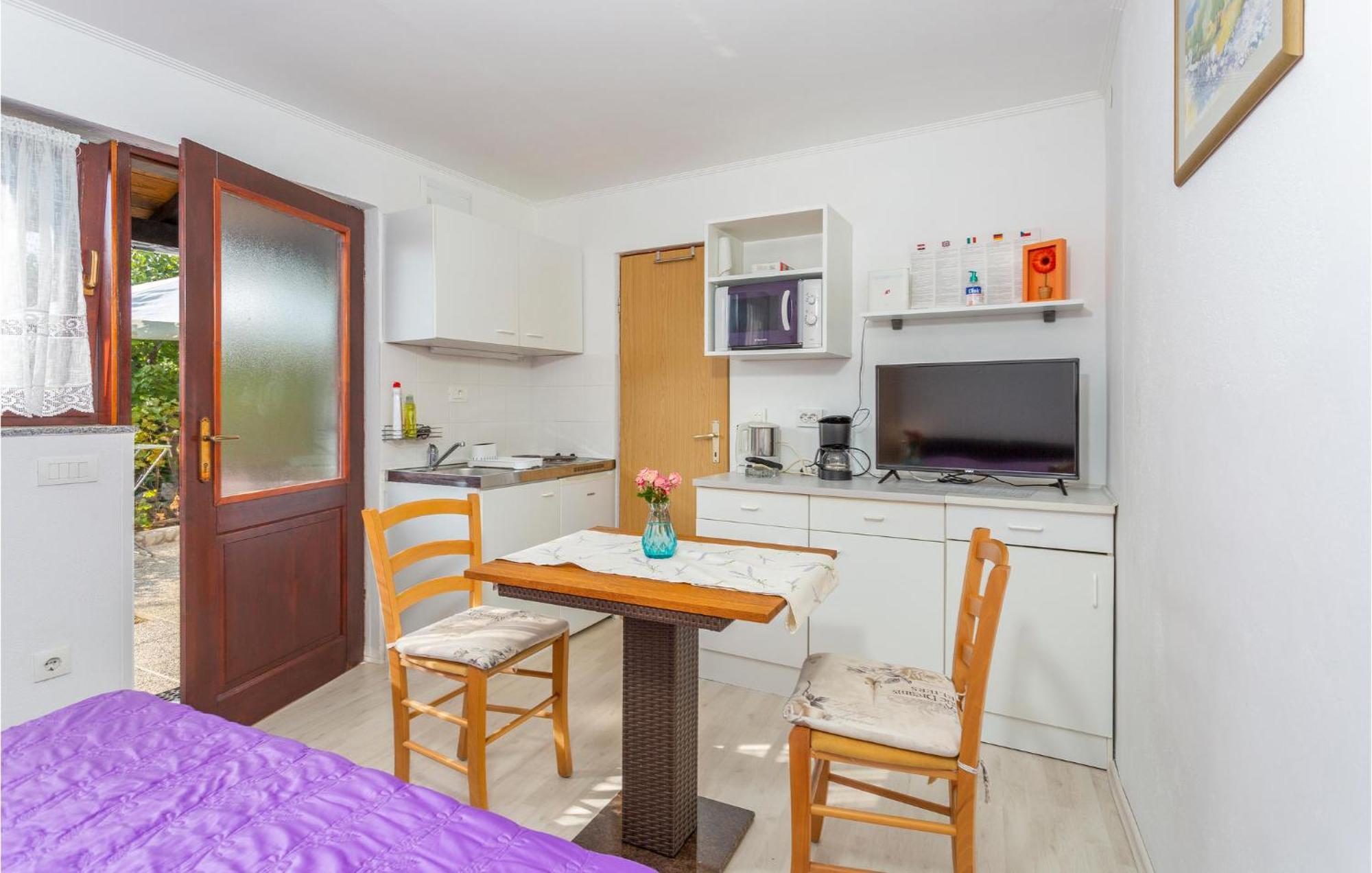 Nice Apartment In Omisalj With Wifi Εξωτερικό φωτογραφία