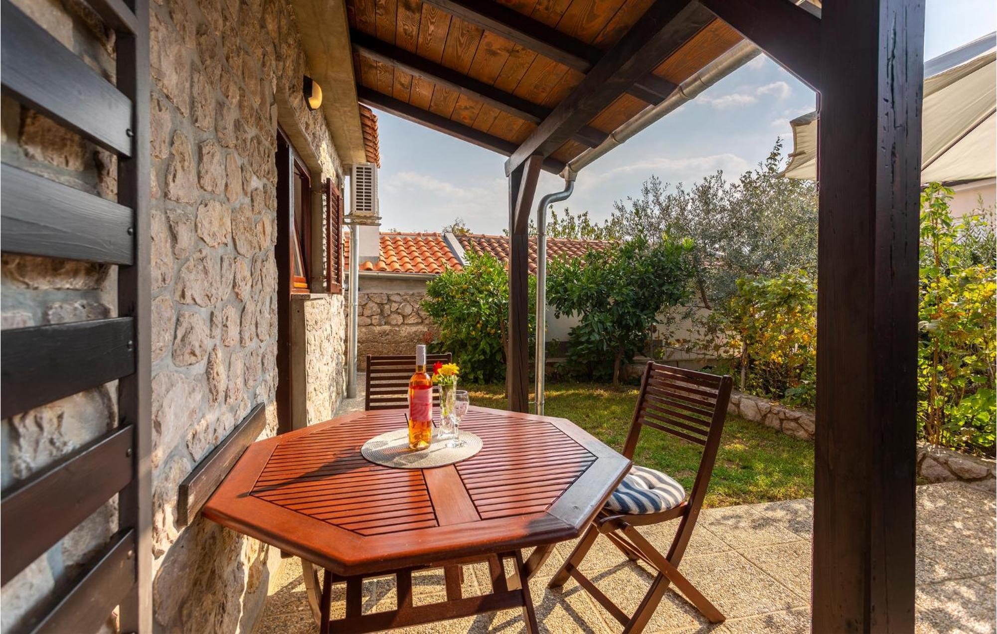 Nice Apartment In Omisalj With Wifi Εξωτερικό φωτογραφία
